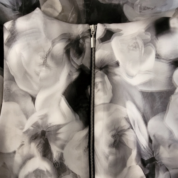 Gorgeous RW&CO floral cocktail dress with pockets - Picture 5 of 5